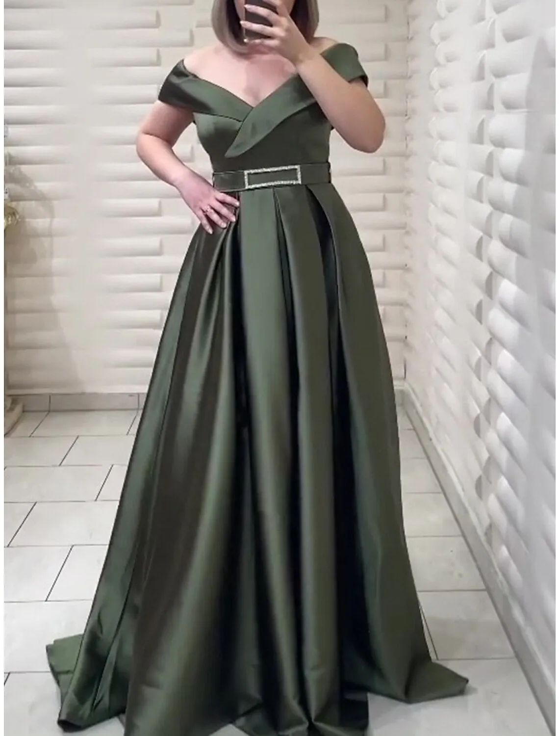 A-Line Evening Gown Elegant Dress Formal Christmas Red Green Dress Sweep / Brush Train Short Sleeve Off Shoulder Satin with Pleats Crystals