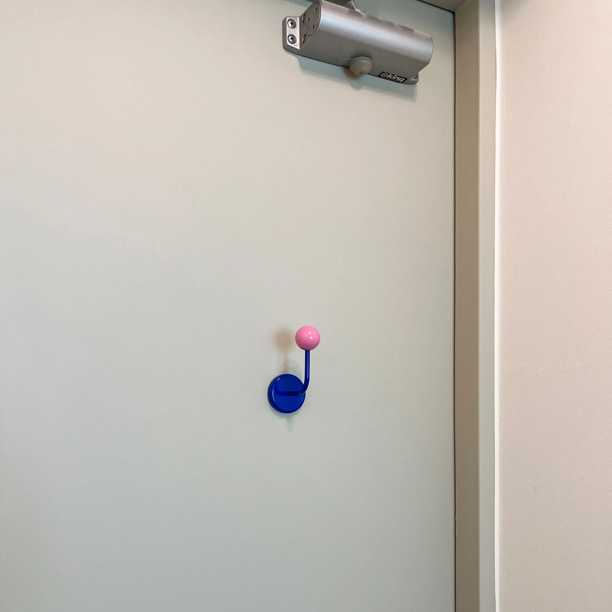 Color Drop Magnet Hook - Blue/ Pink