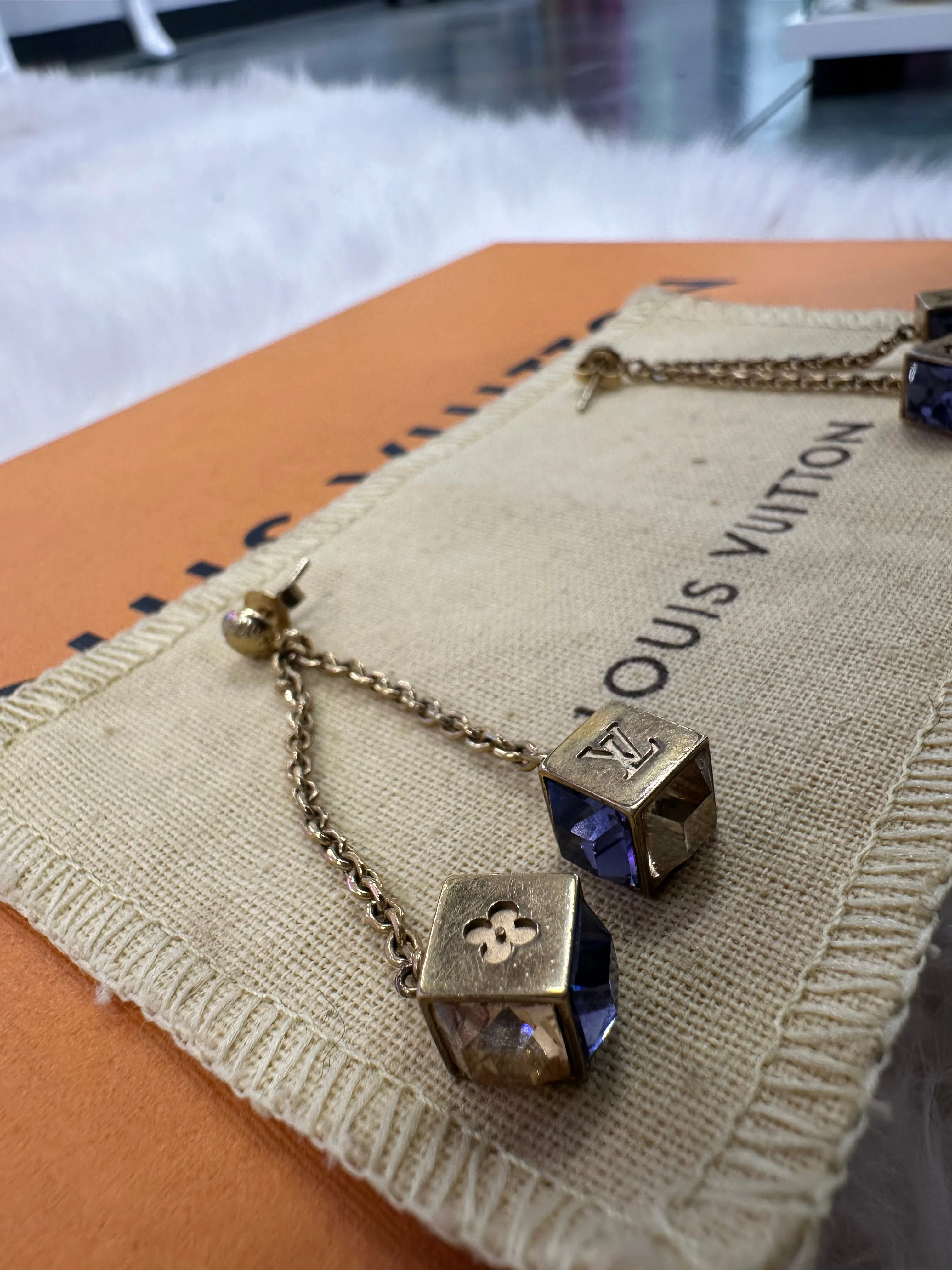 LOUIS VUITTON Gold Gamble Earrings