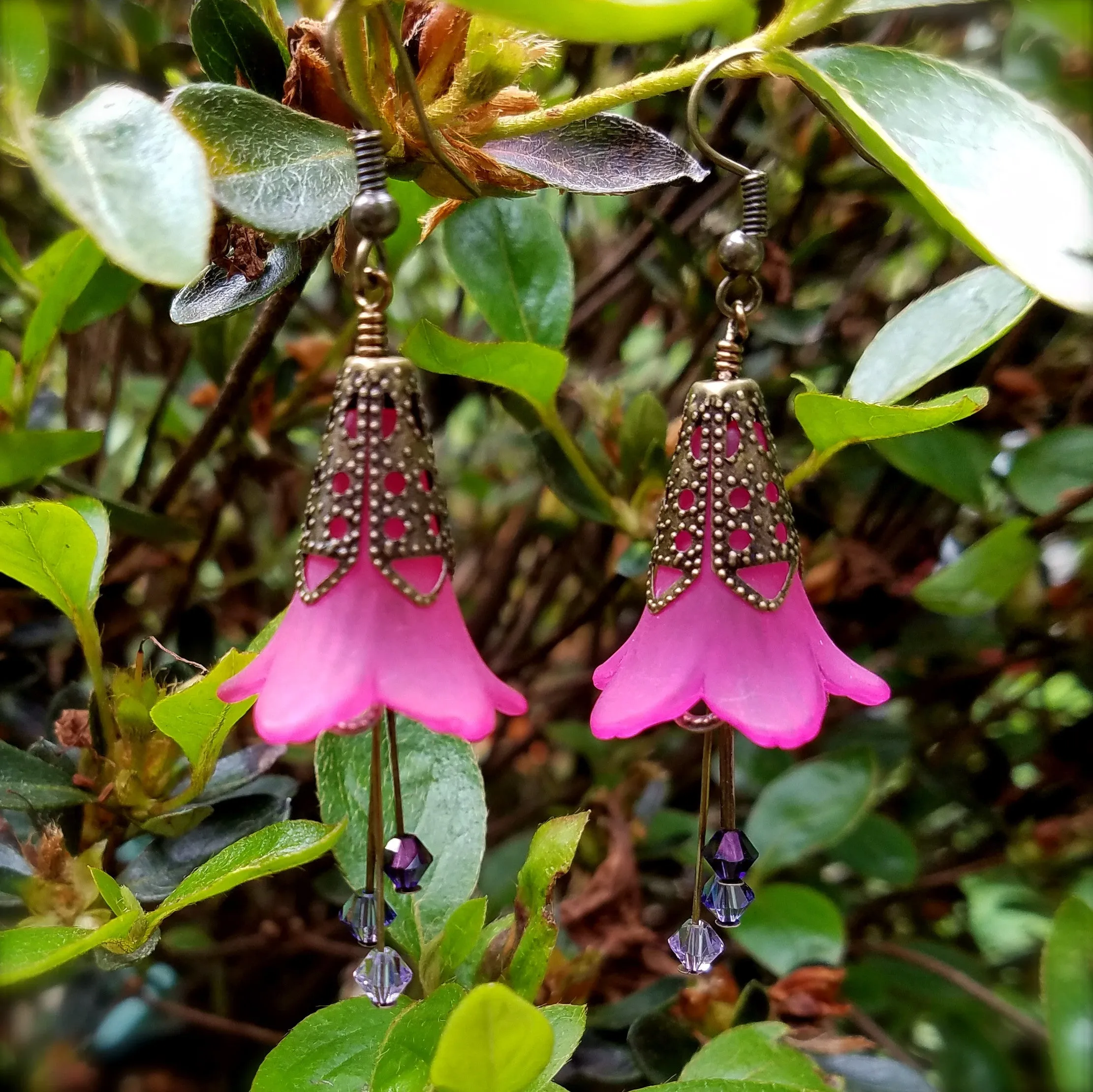 Queen of Hearts Fuchsia Flower Earrings