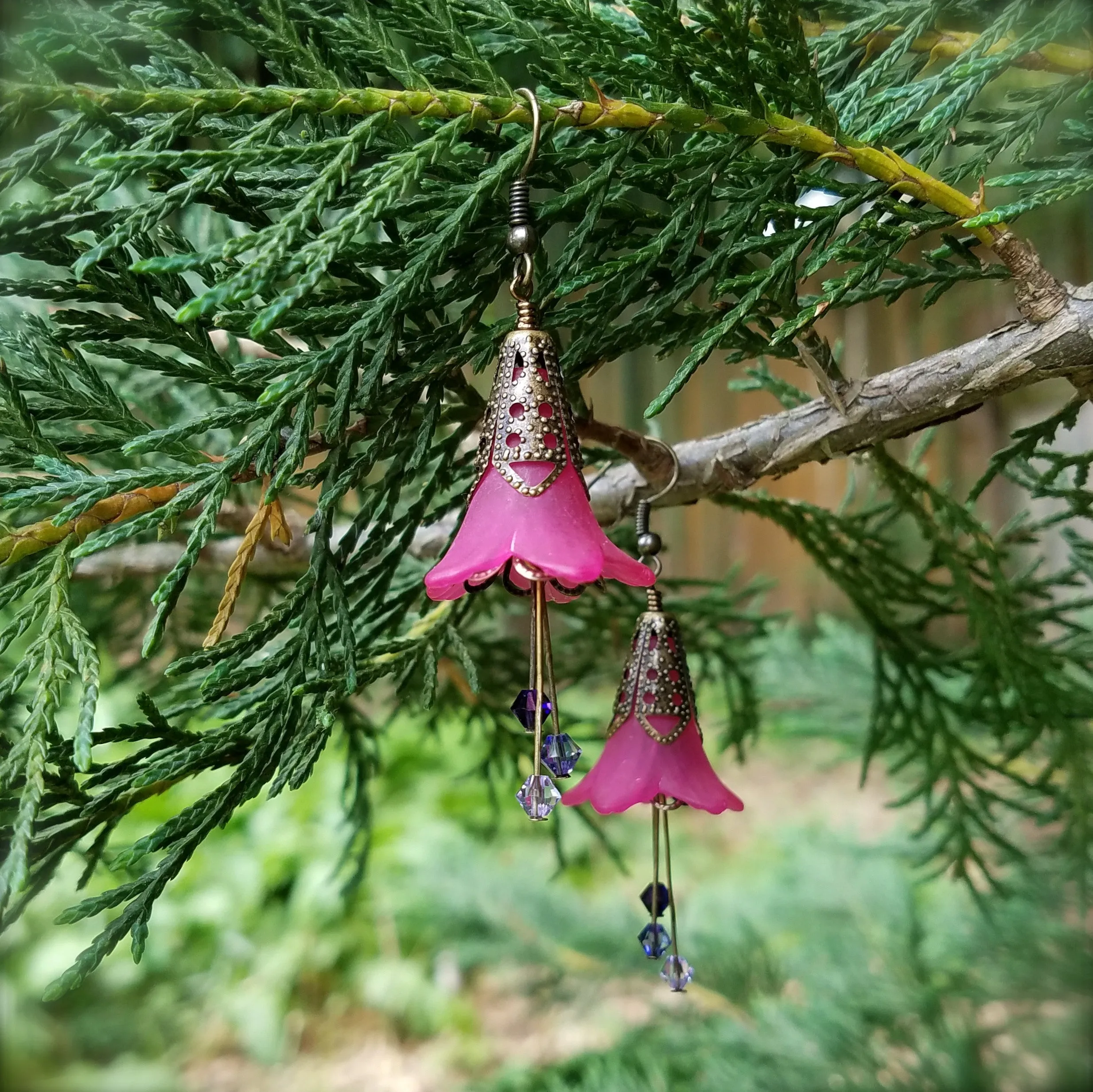 Queen of Hearts Fuchsia Flower Earrings