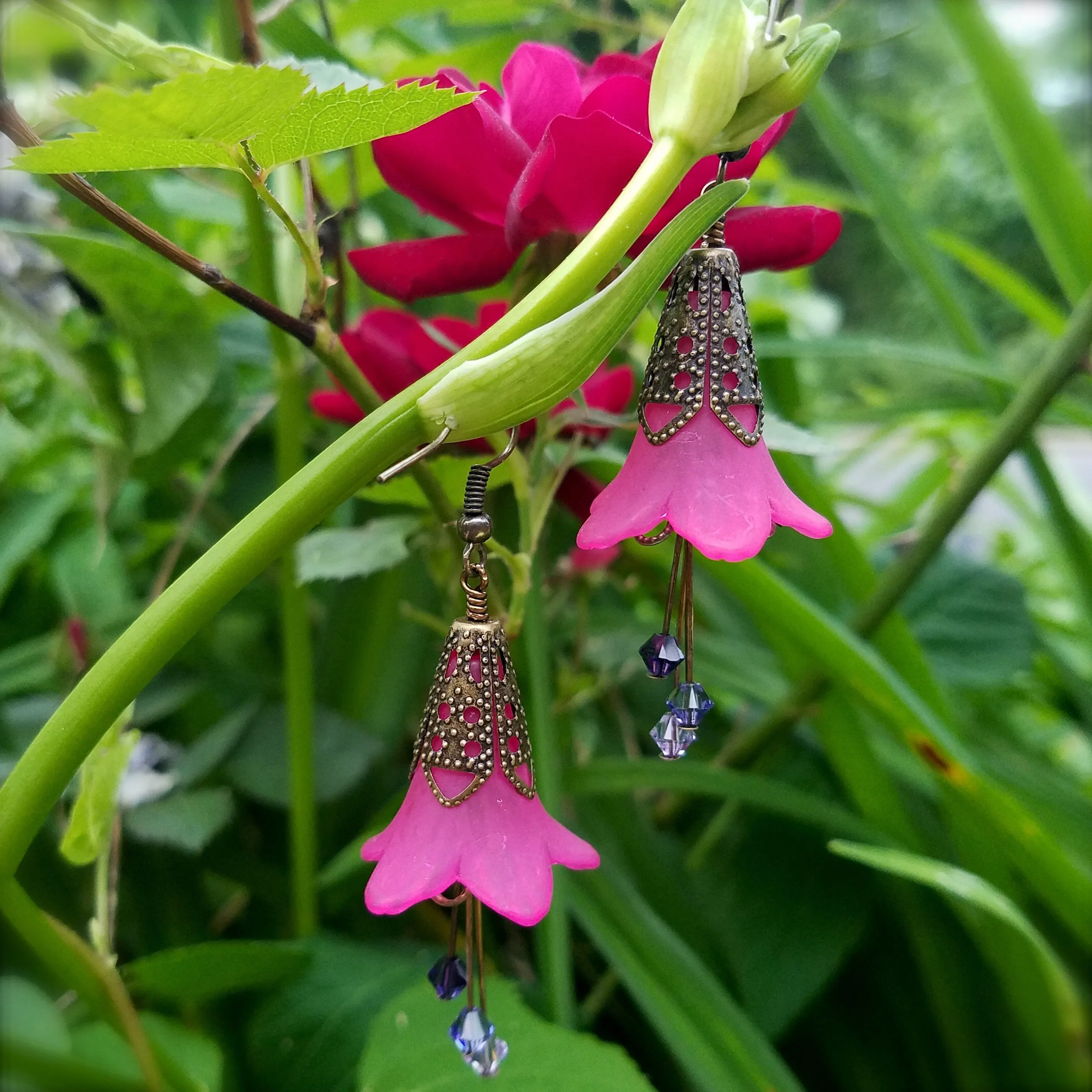 Queen of Hearts Fuchsia Flower Earrings