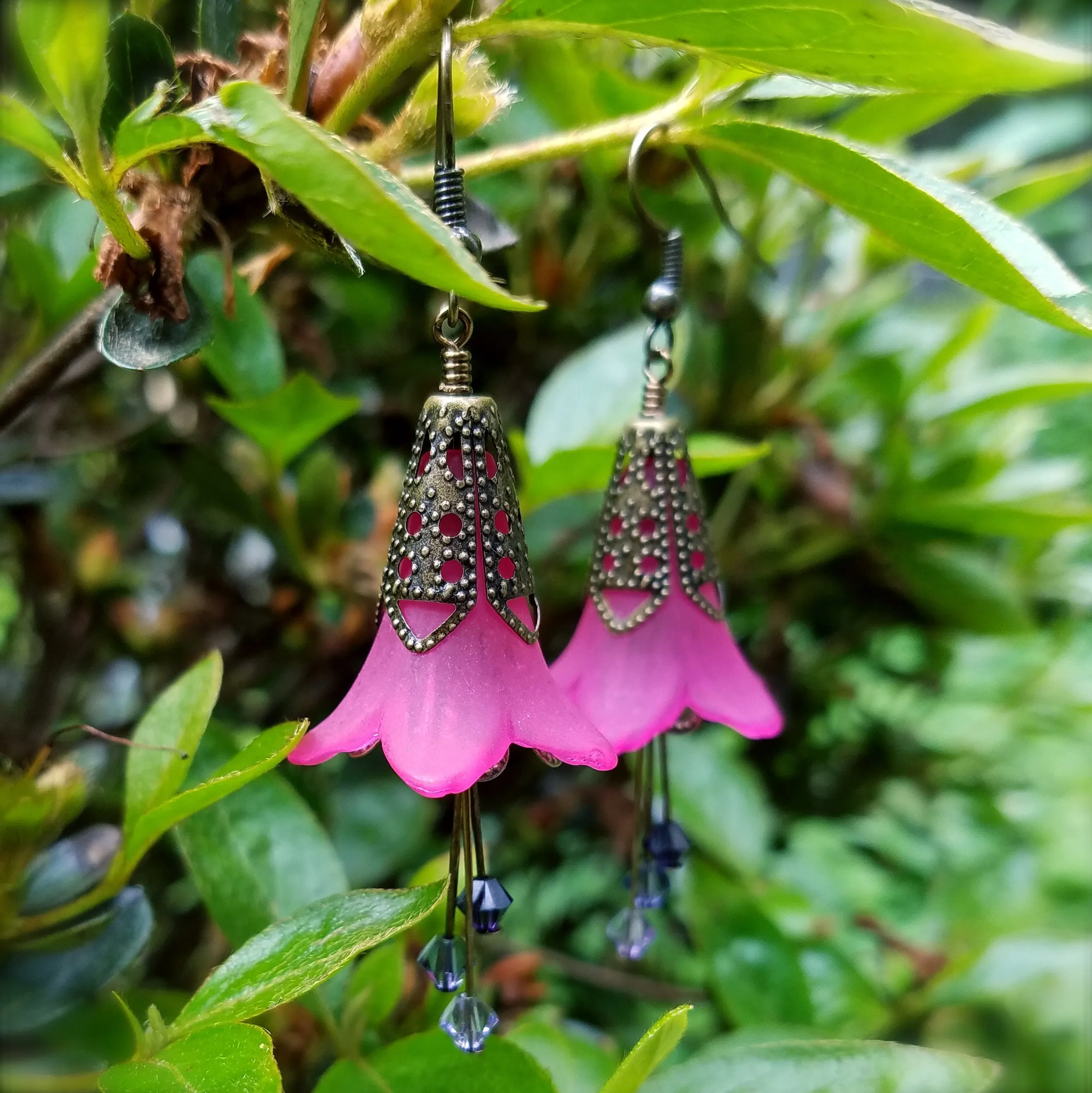 Queen of Hearts Fuchsia Flower Earrings