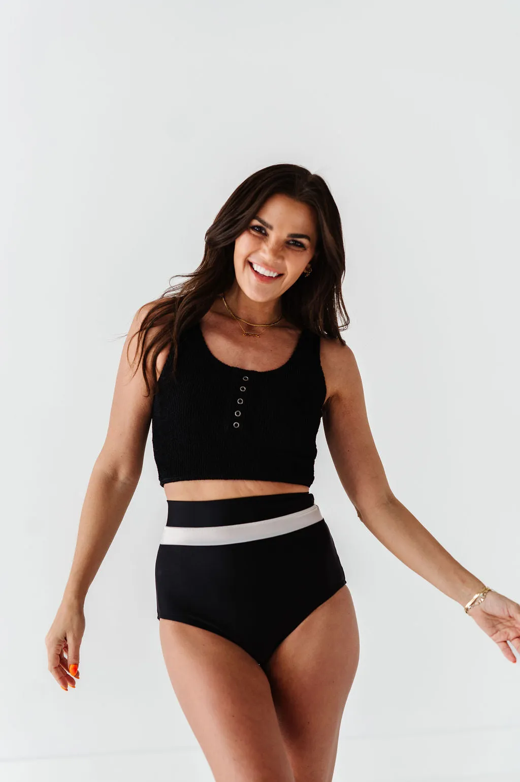 Surfer Crop in Black