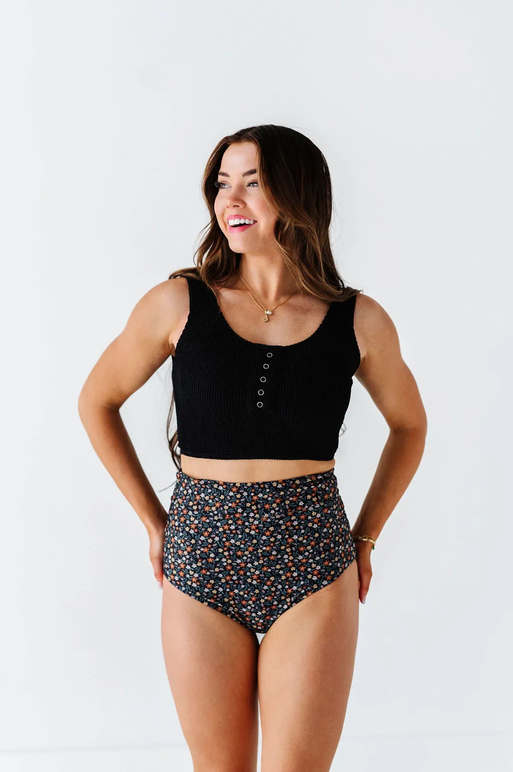 Surfer Crop in Black